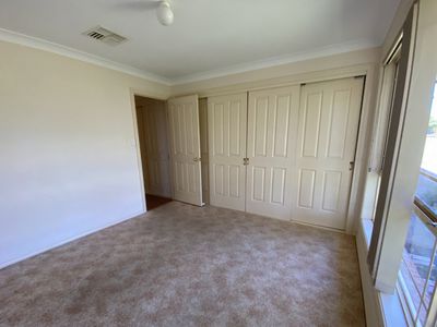 1 / 12 Grangewood Drive, Dubbo