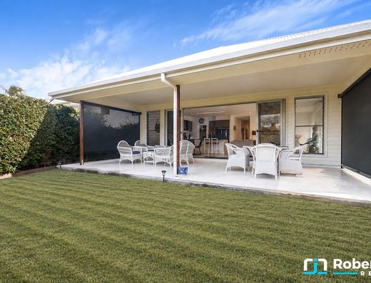 Stylish & Spacious Living in Old Tewantin image 16 Stylish & Spacious Living in Old Tewantin image 16