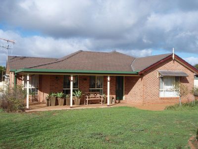 4R Debeaufort Drive, Dubbo