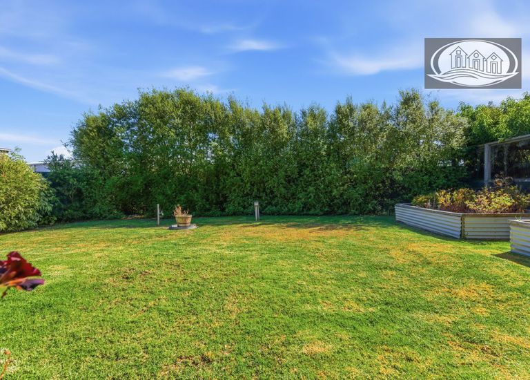 8 Aquarius Court, Portland North