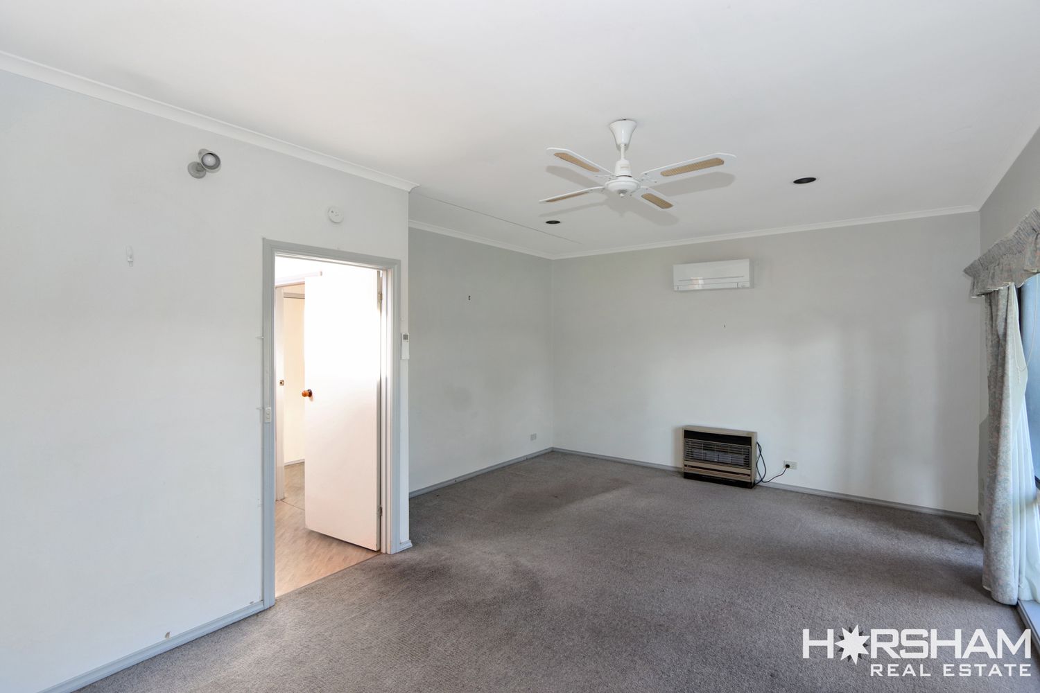 8 Henderson Avenue, Horsham
