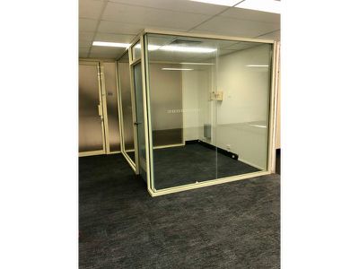Level / 1/970 Logan Road, Holland Park