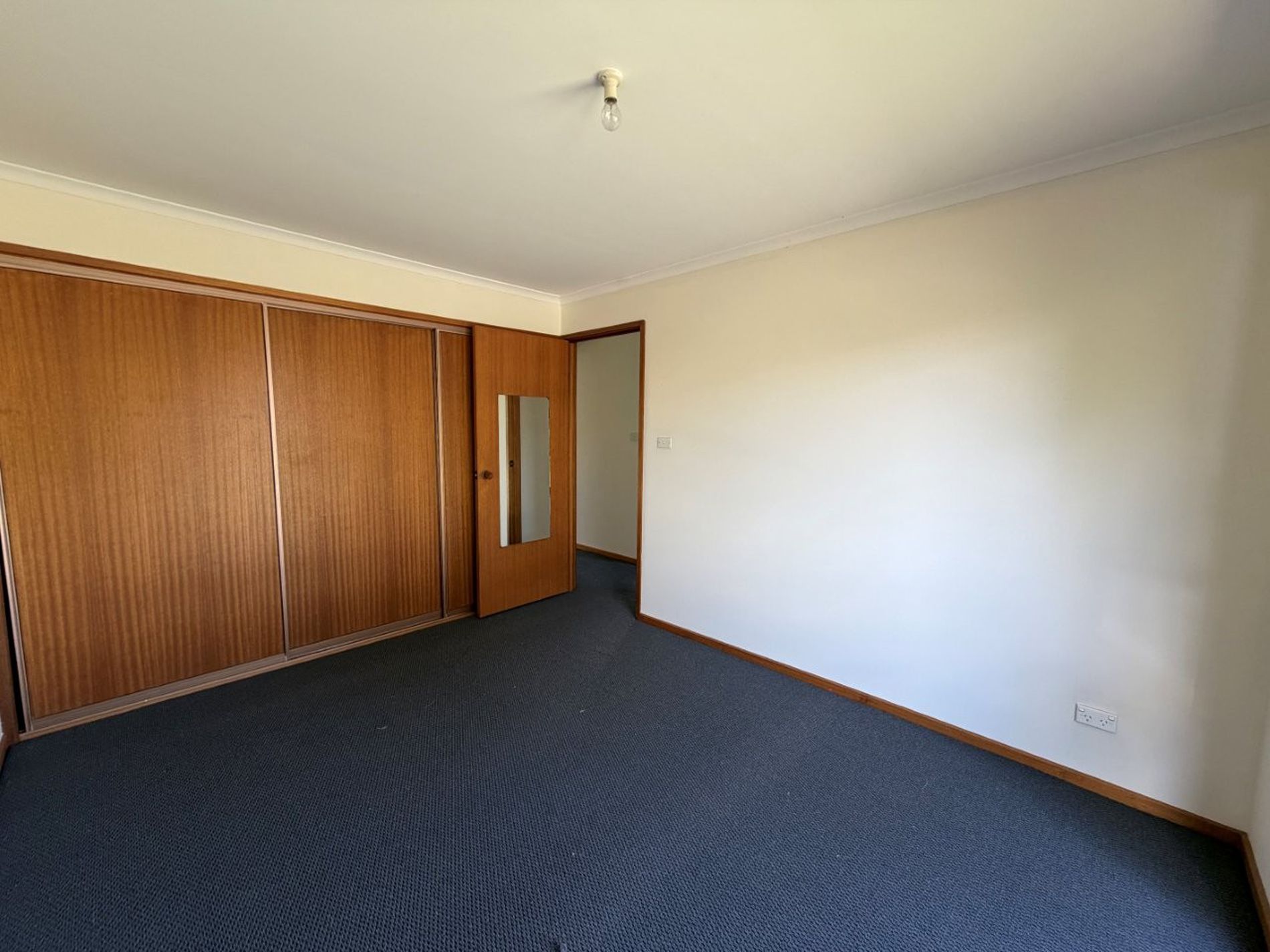 1 / 1 Canterbury Place, Werribee