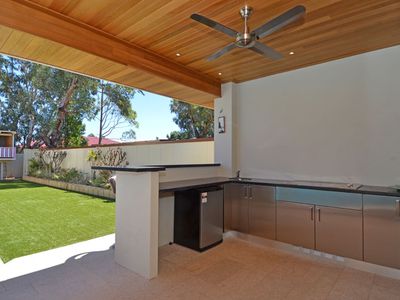 5 Buchanan Court, Somerville