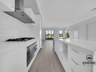 5 Lopes Walk, Clyde North