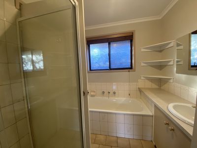 6 Fountain Court, Werribee