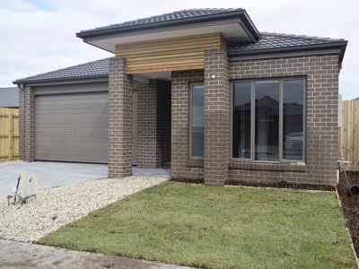 3 Fairlane Court, Cranbourne East