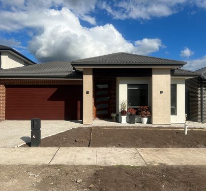 8 Bonza Circuit, Clyde North