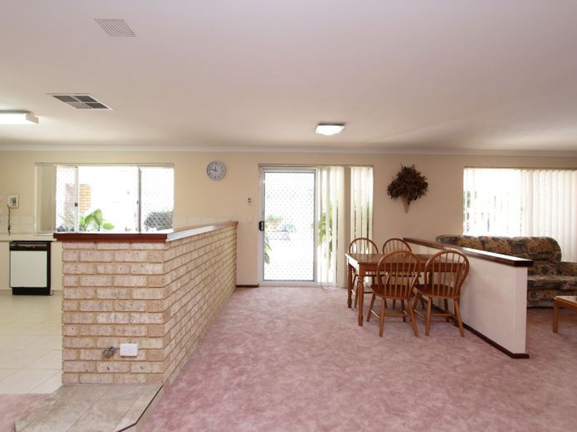 2 Klein Court, Winthrop