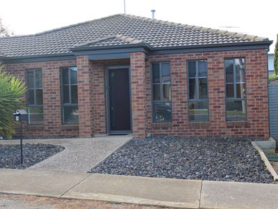 4 Hazelwood Crescent, Leopold