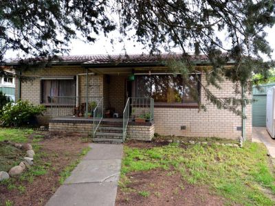 24 Lakeside Avenue , Mount Beauty