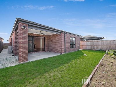 28 Wheelers Park Drive, Cranbourne North