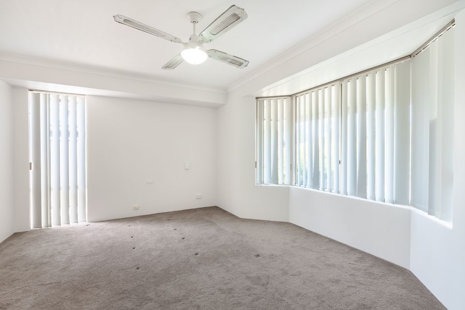 594 Safety Bay Rd, Waikiki