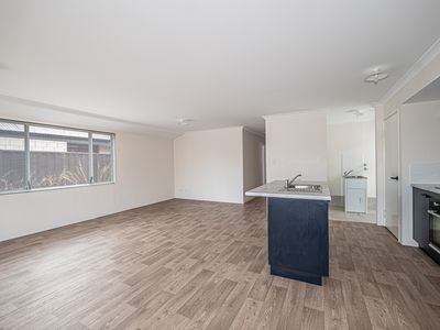 72 Calvert Loop, Hilbert