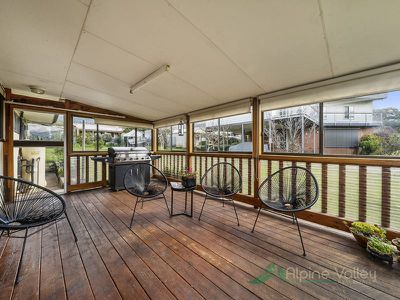 4 Damms Court, Tawonga South