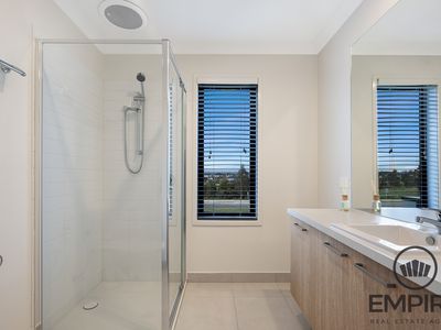 3 Vendeen Walk, Clyde North