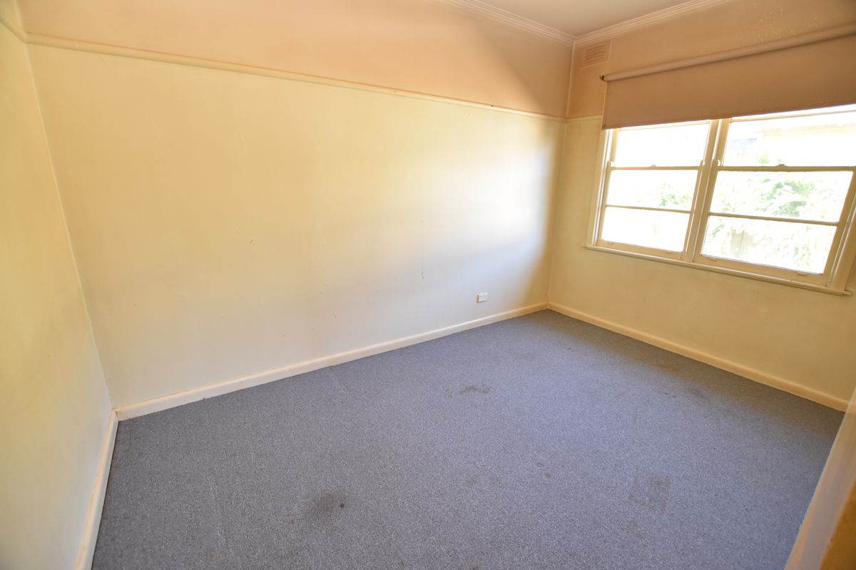 6 Day Street, Tongala