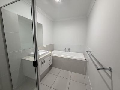2 / 10 Satinwood Avenue, Urraween