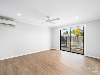 7 Snowy Close, St Clair