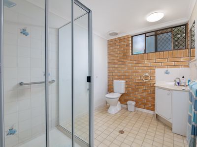 13 Meghan Crescent, Qunaba