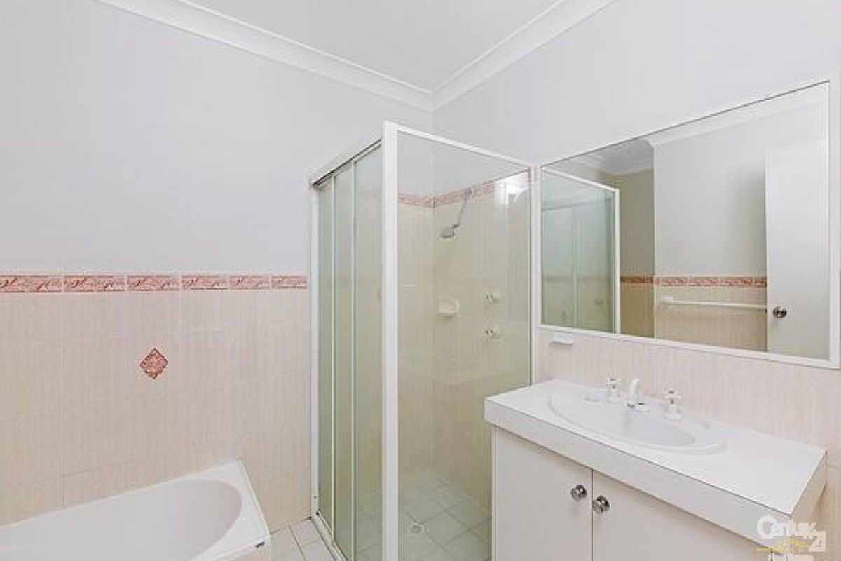 2 / 8 Russell, East Gosford