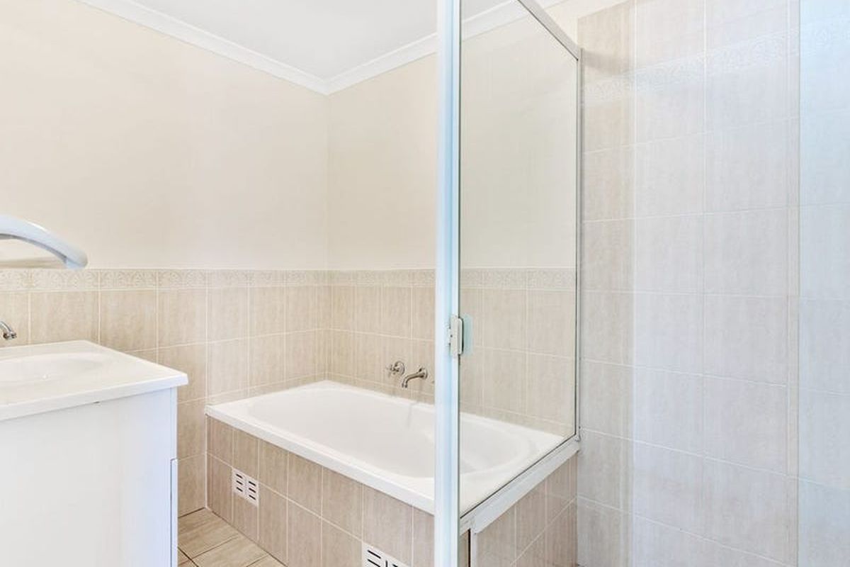 1 / 54 Karalta Road, Erina