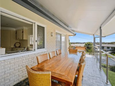 4 Lake Vista Crescent, Forster