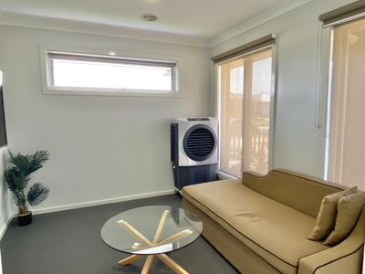 2 Drop Walk, Wyndham Vale
