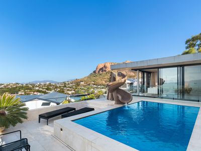 1 Balmoral Drive, Castle Hill