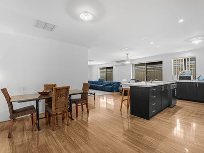 37 Millot Vista, Caversham