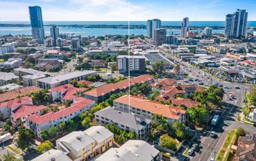 7 / 13 JOHNSTON STREET, Southport