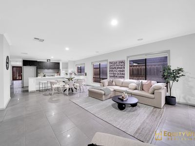 3 Farmingdale Street, Manor Lakes