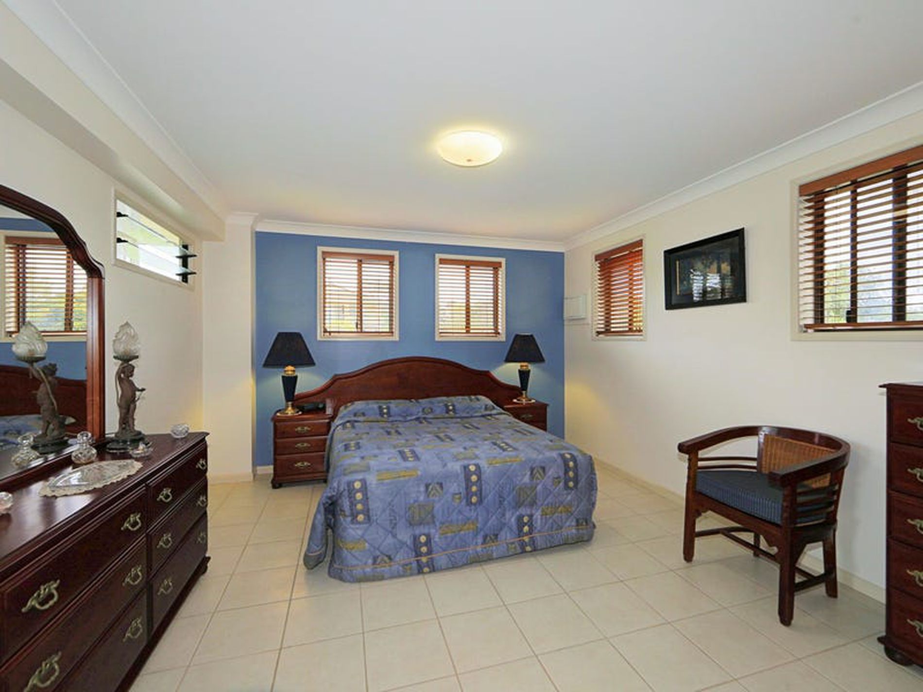 9 Fifth Avenue, Woodgate