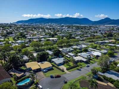 5 Vivian Close, Westcourt