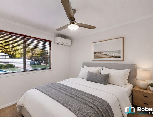 Spacious Family Living Opposite Tewantin Golf Course image 16