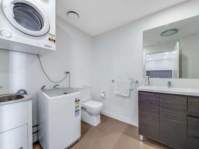 2001 / 420 Macquarie Street, Liverpool