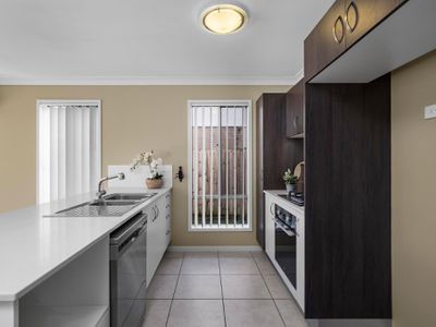 3 / 4 Banksia Road, Coomera