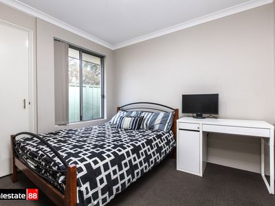 9 / 12 Arbon Way, Lockridge