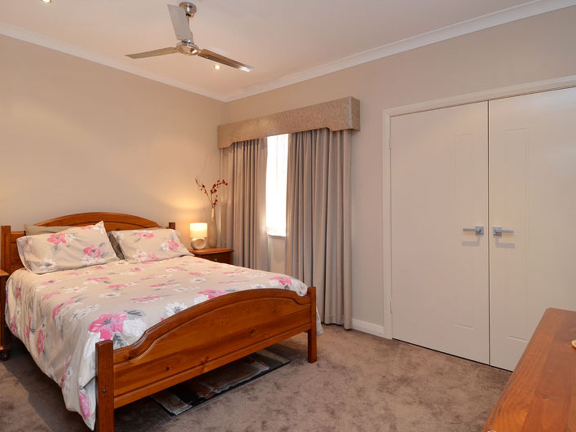 5 Buchanan Court, Somerville