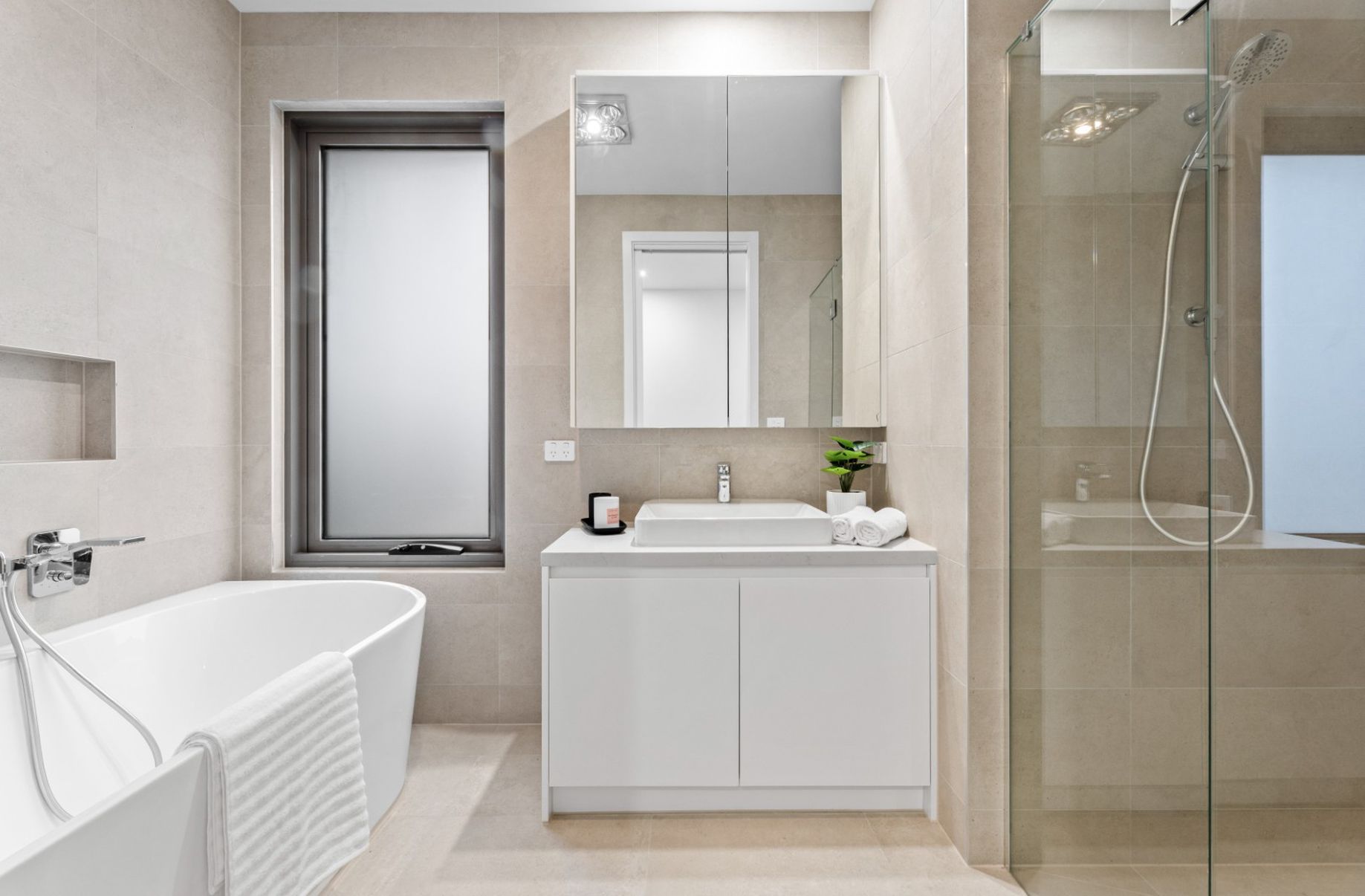 1 / 12 Ascot Street, Doncaster East