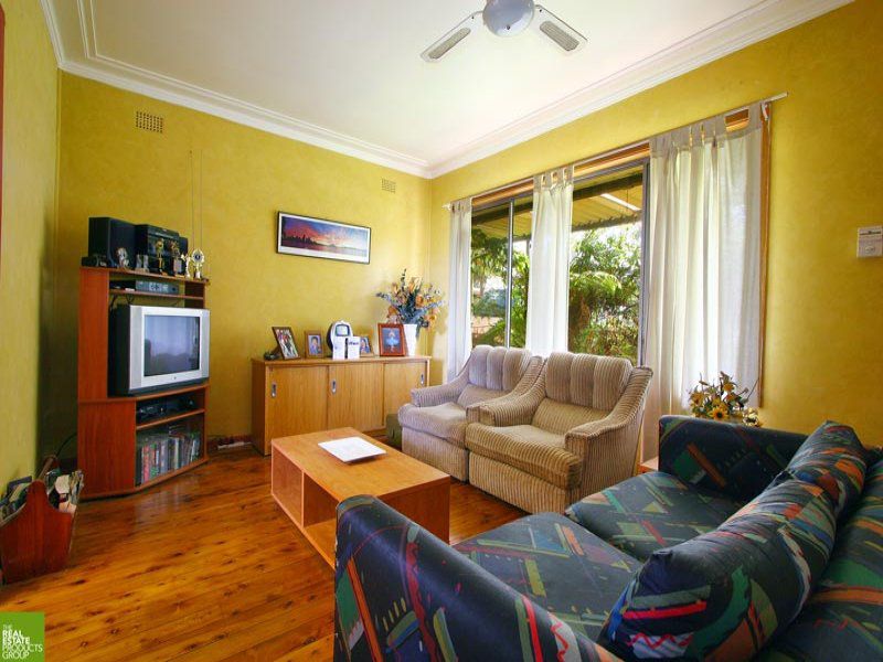 10 Adams Ave, Unanderra