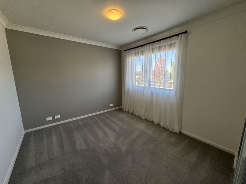 8 Hennessy Avenue, Moorebank