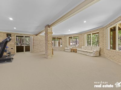 77 Albert Street, Kendall