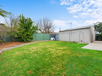 16 Phillip Crescent, Sale