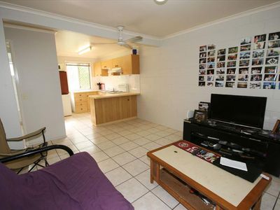 11 / 6 Saint Martins Lane, Cannonvale