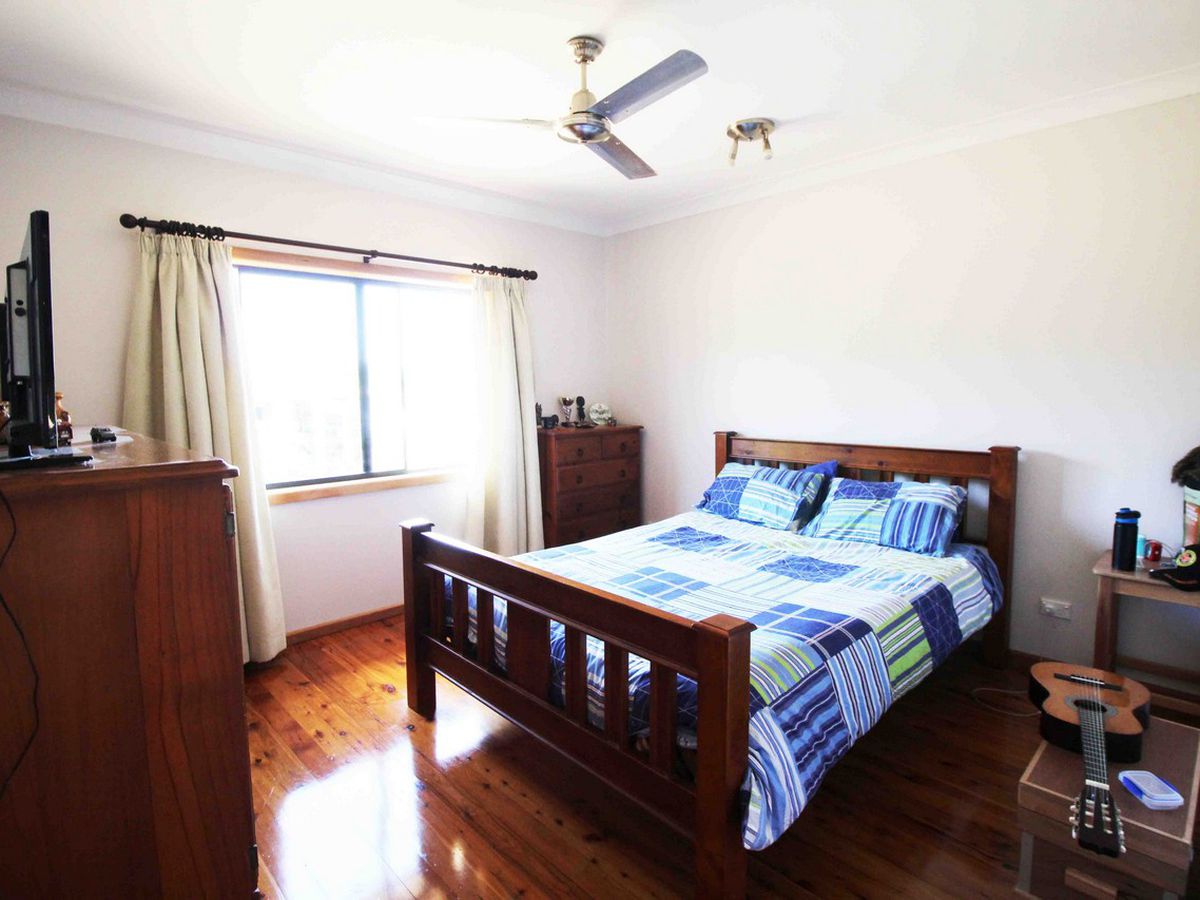 12 JULIE CLOSE, Peeramon