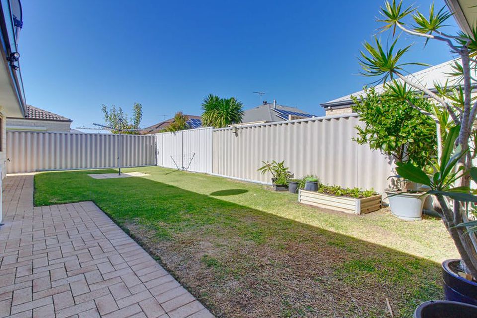 17 Amity Circuit , Shoalwater