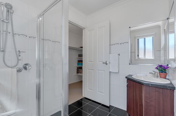 17 Garonne Circuit, Roxburgh Park