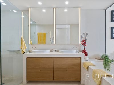 6502 / 6 Marina Promenade, Paradise Point