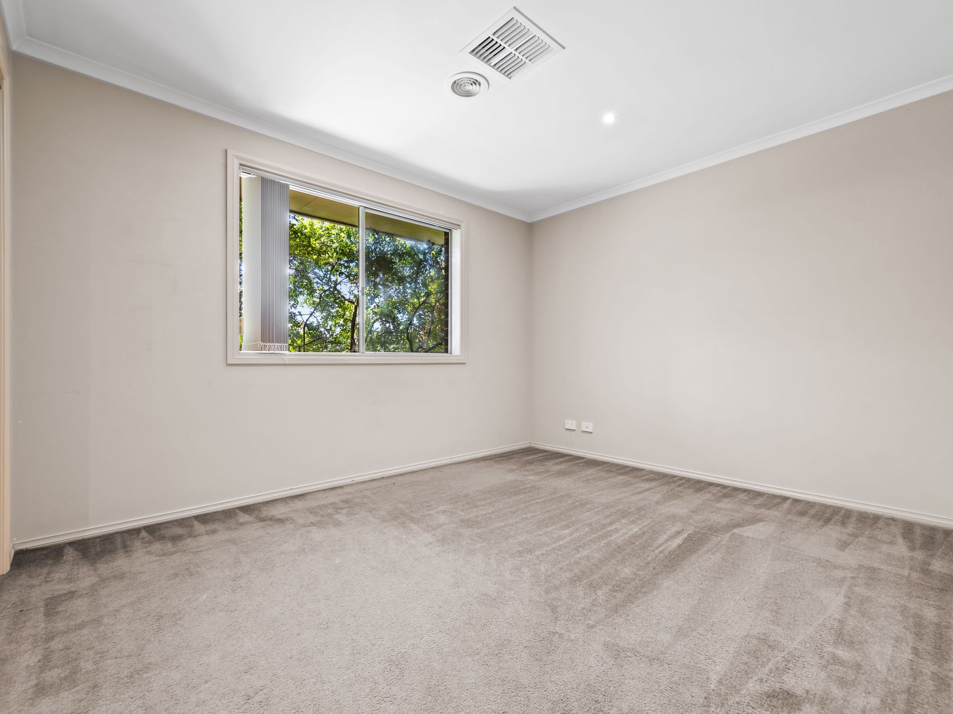 4 Dan Morgan Drive, Cranbourne East